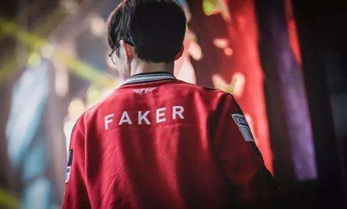 圣枪哥回归！LPL明日首发名单：Yagao中路对决Rookie