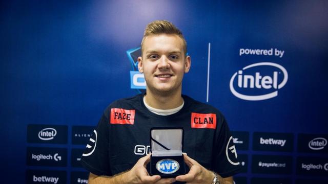 外媒预测LCK各个位置实力排行：中野位置DK包揽榜首