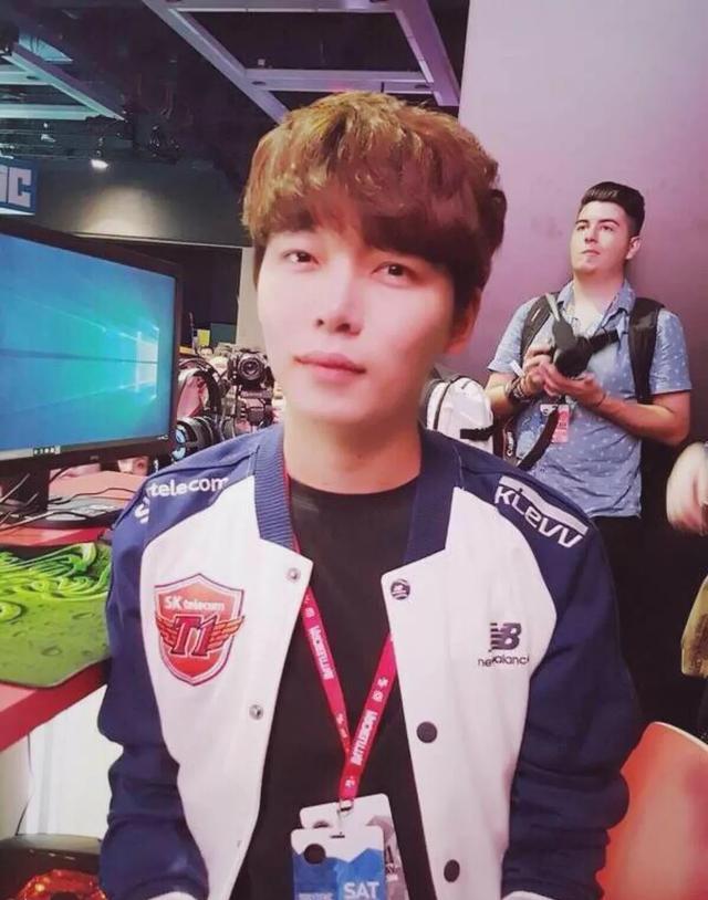 LOL Esports官方推特： Elk 是世界上最好的ADC之一！